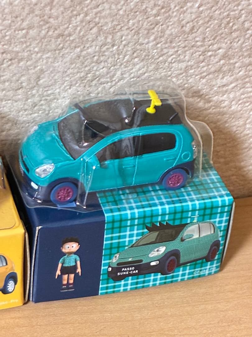トヨタ　ドラえもん　ノア NOAH プルバックミニカー　パッソ　PASSO