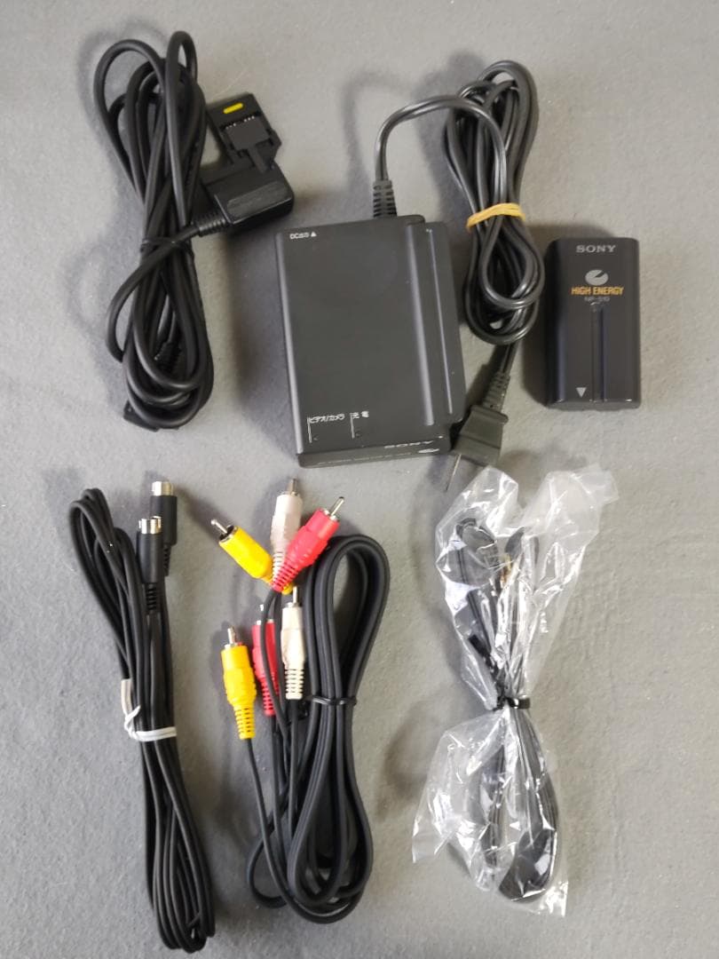 SONY ソニー　CCD-TR11　8mmビデオカメラ　ハンディカム