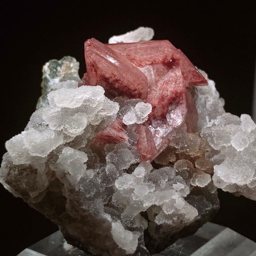 く*ら様 レッドスティルバイト カルセドニー 原石 鉱物標本 天然石 938