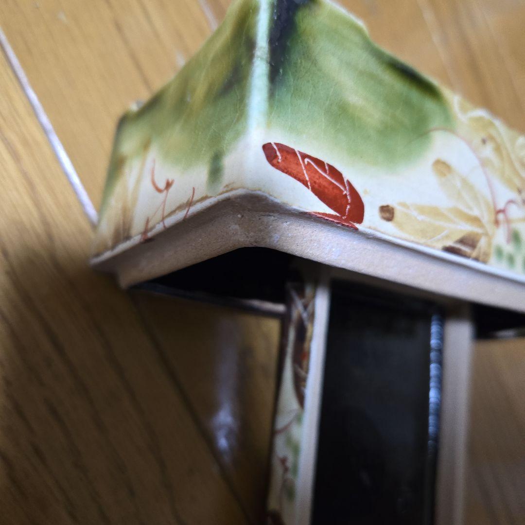 紅葉模様の陶器の箱 一部かけあり 紅葉模様の陶器の箱 一部かけあり