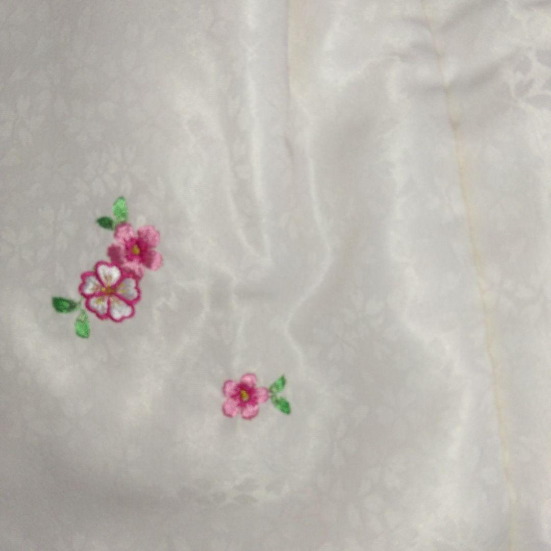 七五三8点①花刺繍被布着②着物③花刺繍襟長襦袢④髪飾り⑤ファー⑥足袋⑦草履⑧巾着