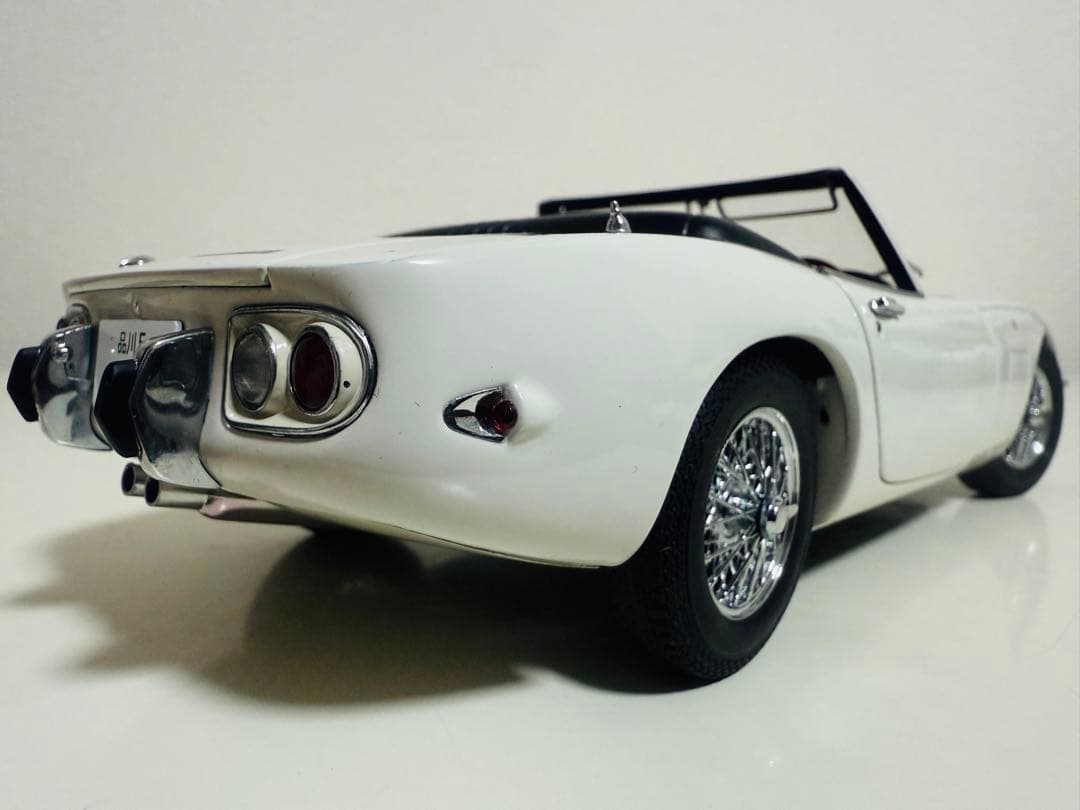 AUTOartオートアート/Toyotaトヨタ 2000GT 007 1/18