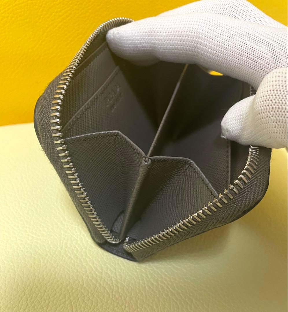 【美品】PRADA レザーケース 2MM003(定価96800円)