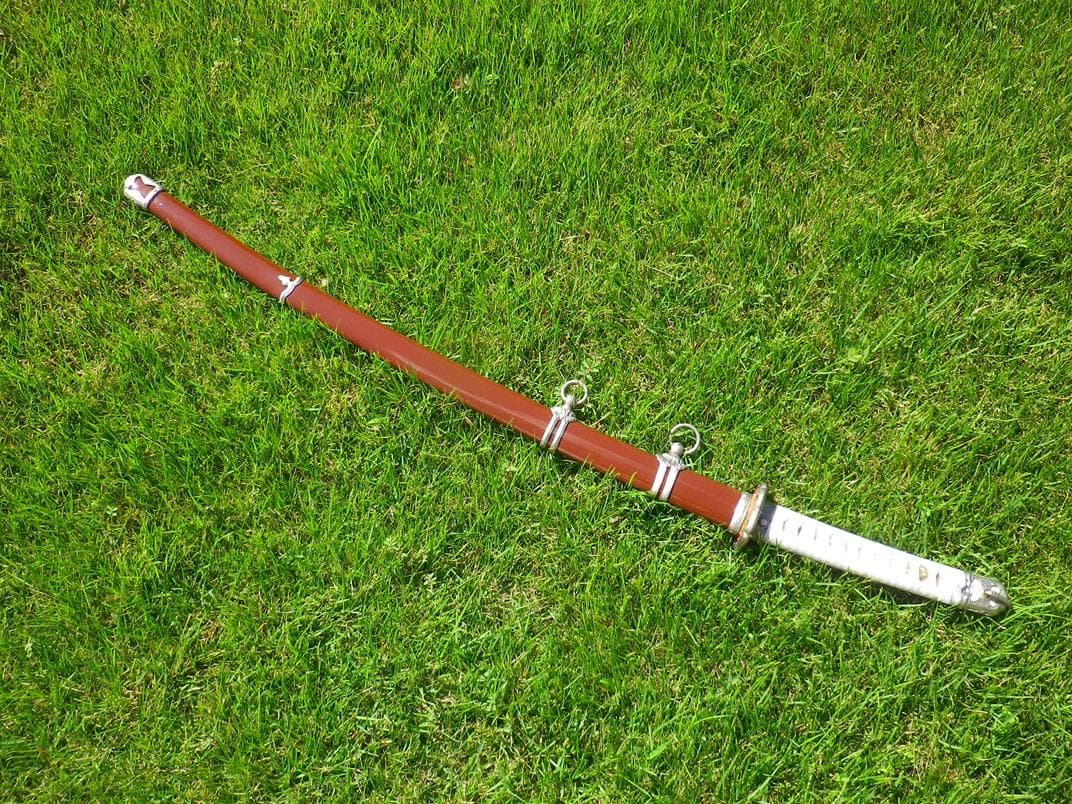 九八式軍刀　鉄鞘　赤茶色　当時物を仕立て直した品物　模造刀付【説明欄参照】