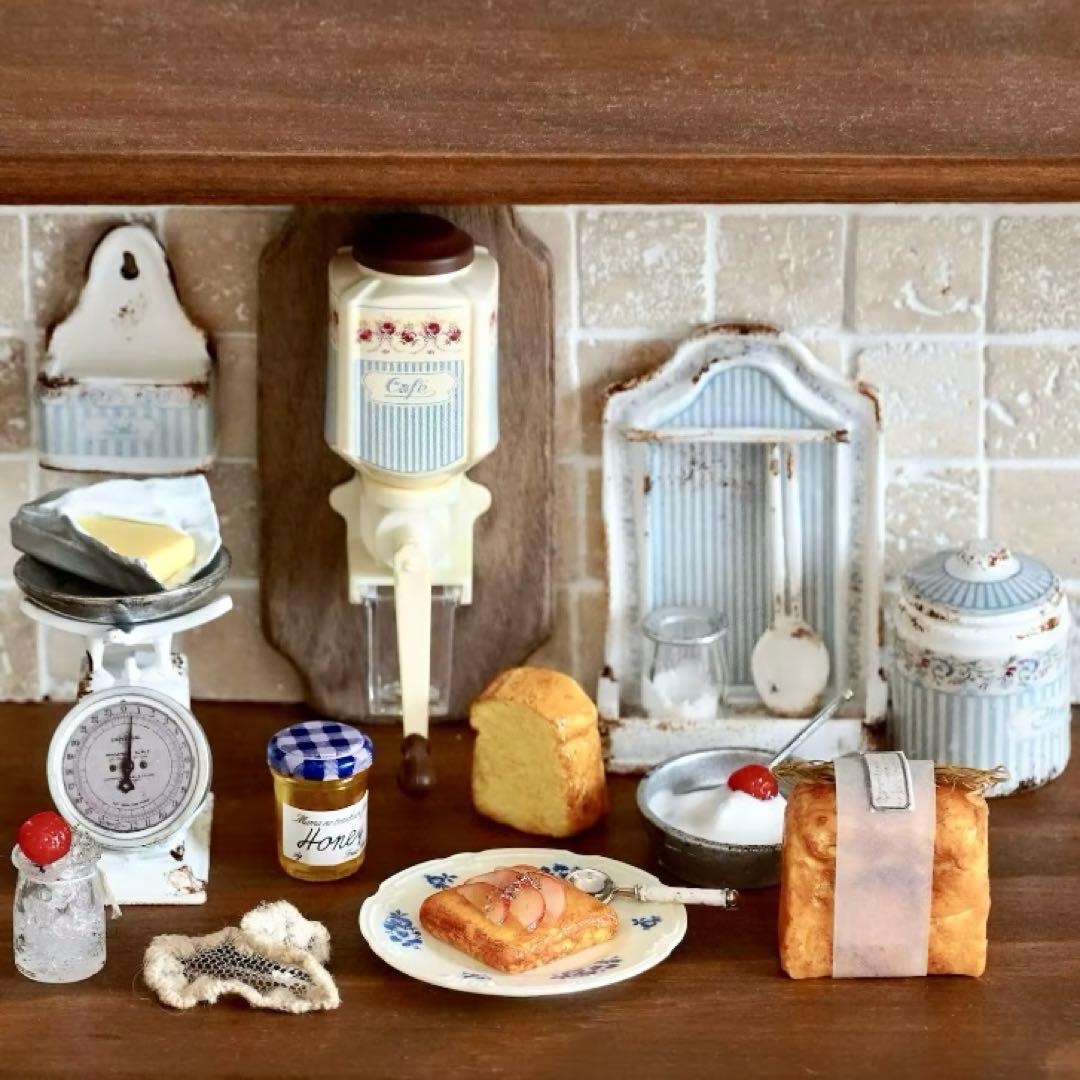 ミニチュア　キッチン雑貨　コーヒーミル　壁掛け　ブルーストライプ　ドールハウス