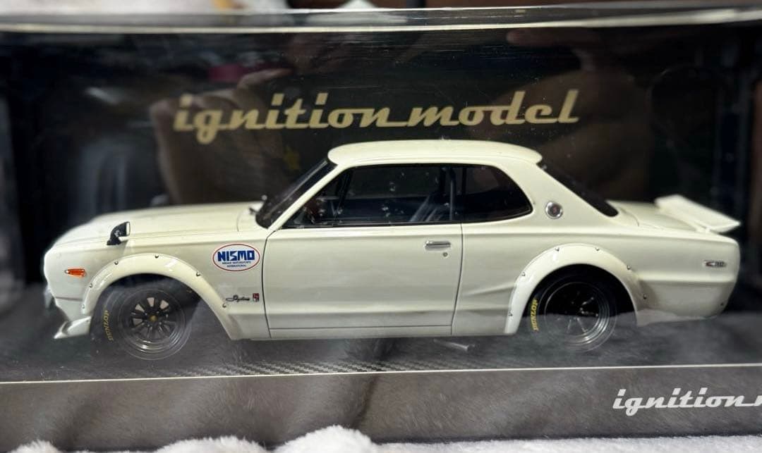 SKYLINE 2000 GT-R (KPGC10 ) ホワイト 1/18