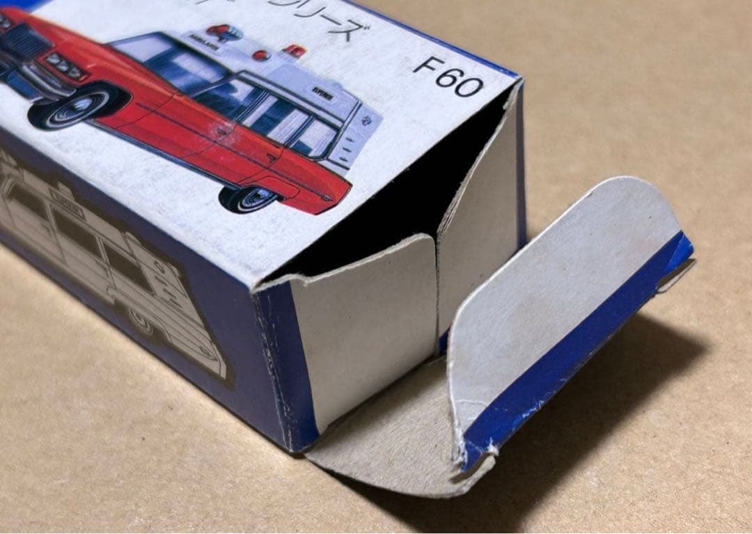 トミカ キャデラック 救急車 2台セット