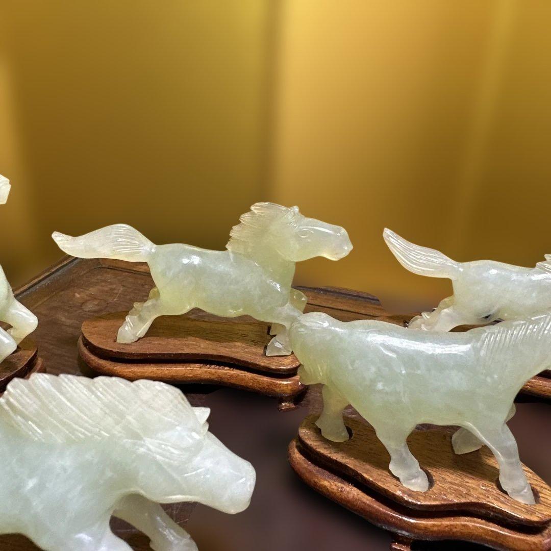 玉石，置物，彫刻，インテリア，翡翠製馬の彫刻8体セット - メルカリ