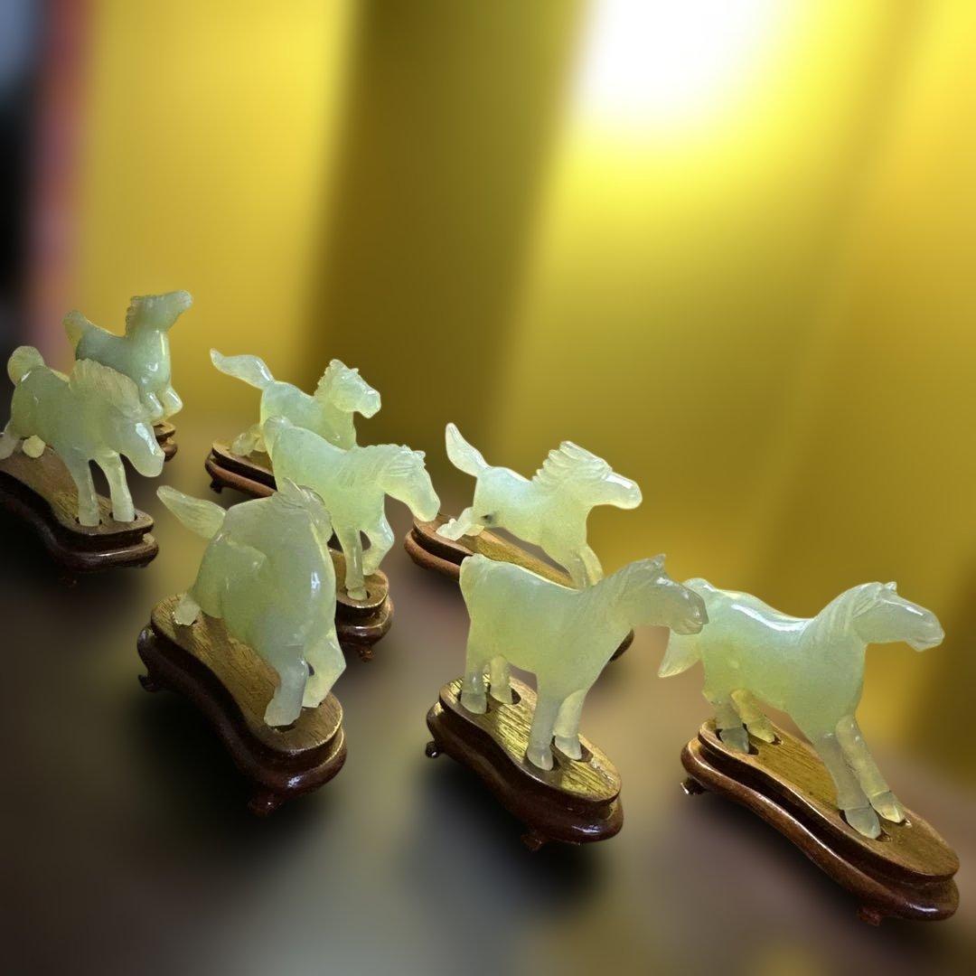 玉石，置物，彫刻，インテリア，翡翠製馬の彫刻8体セット - メルカリ