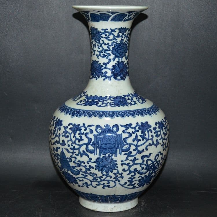 青花八宝纏枝蓮賞瓶  景徳鎮 陶磁器 装飾品 工芸品 美術品 置物 景徳鎮 青花纏枝蓮紋賞瓶 工芸品 陶磁器 装飾品 花瓶