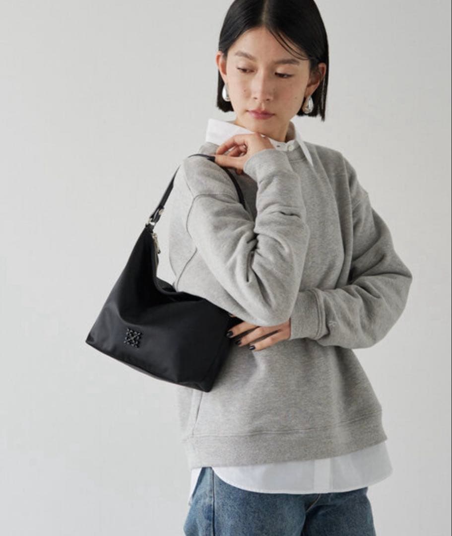 ほぼ未使用ラシット今期クラウズナイロンシンプルショルダー2wayアレンジベルト