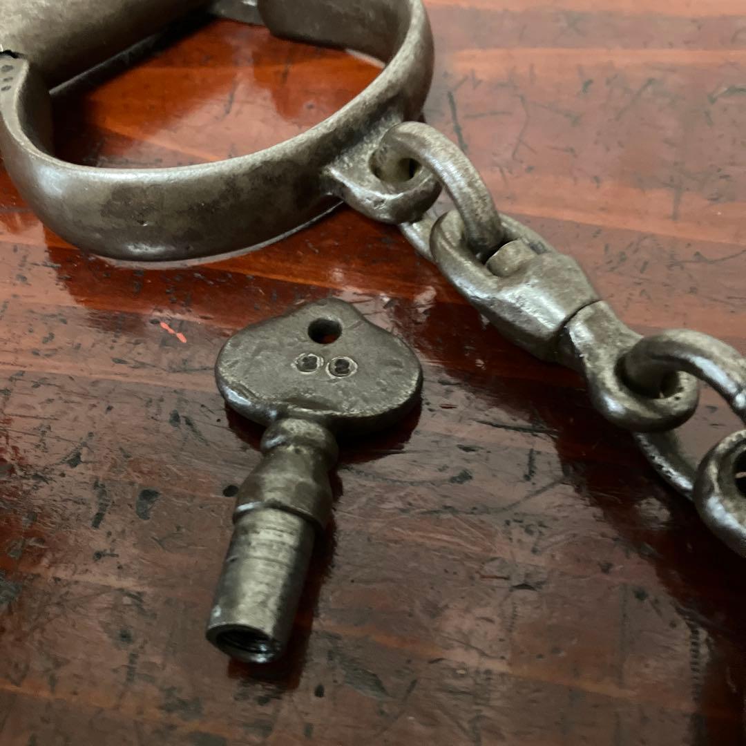 ビンテージ鉄製ハンドカフ 鍵付き