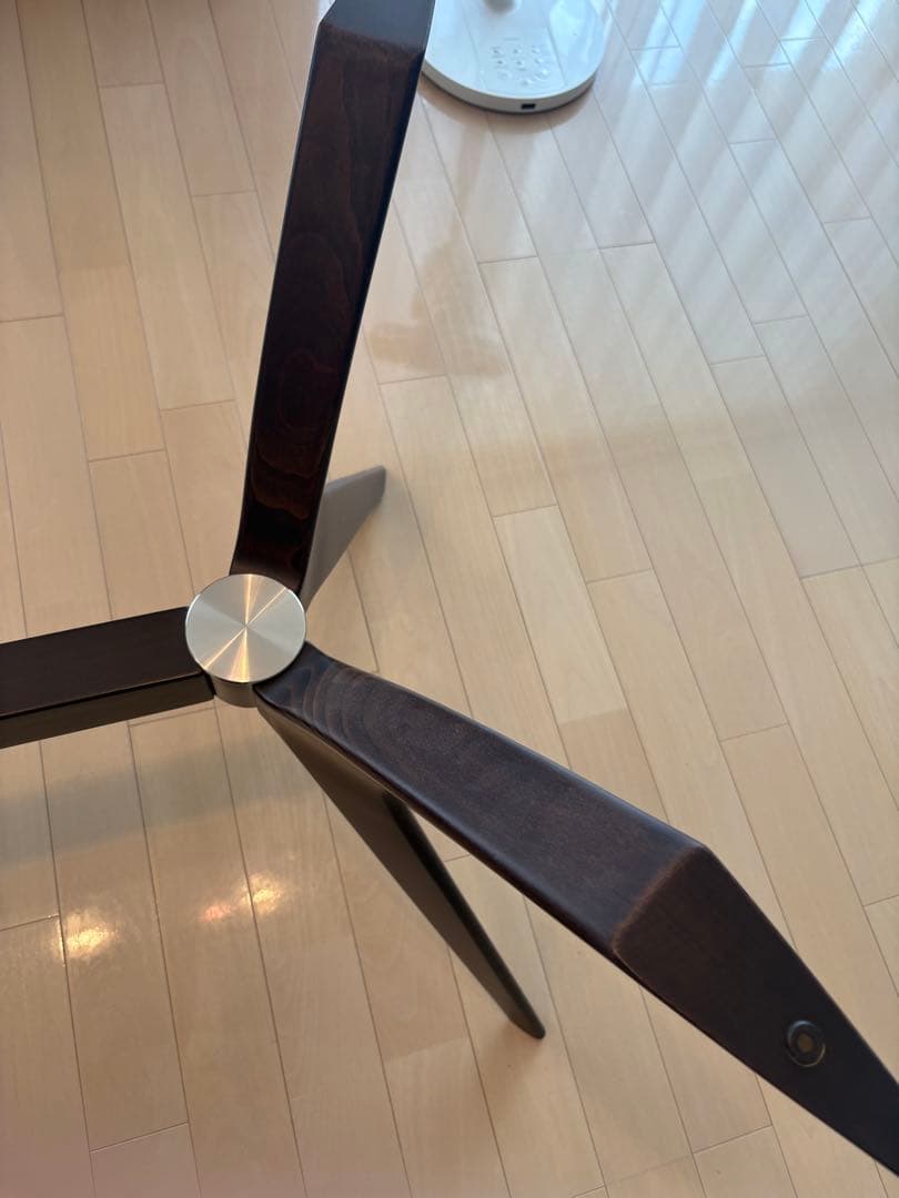 カリガリス　トーキョー　ガラス天板　ダイニングテーブル