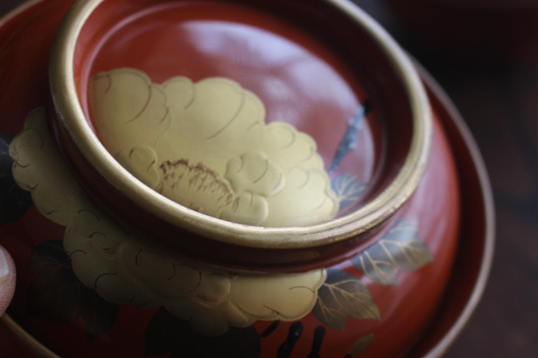 デッドストック！時代金縁朱漆に優美な牡丹蒔絵の映える煮物椀2点（検