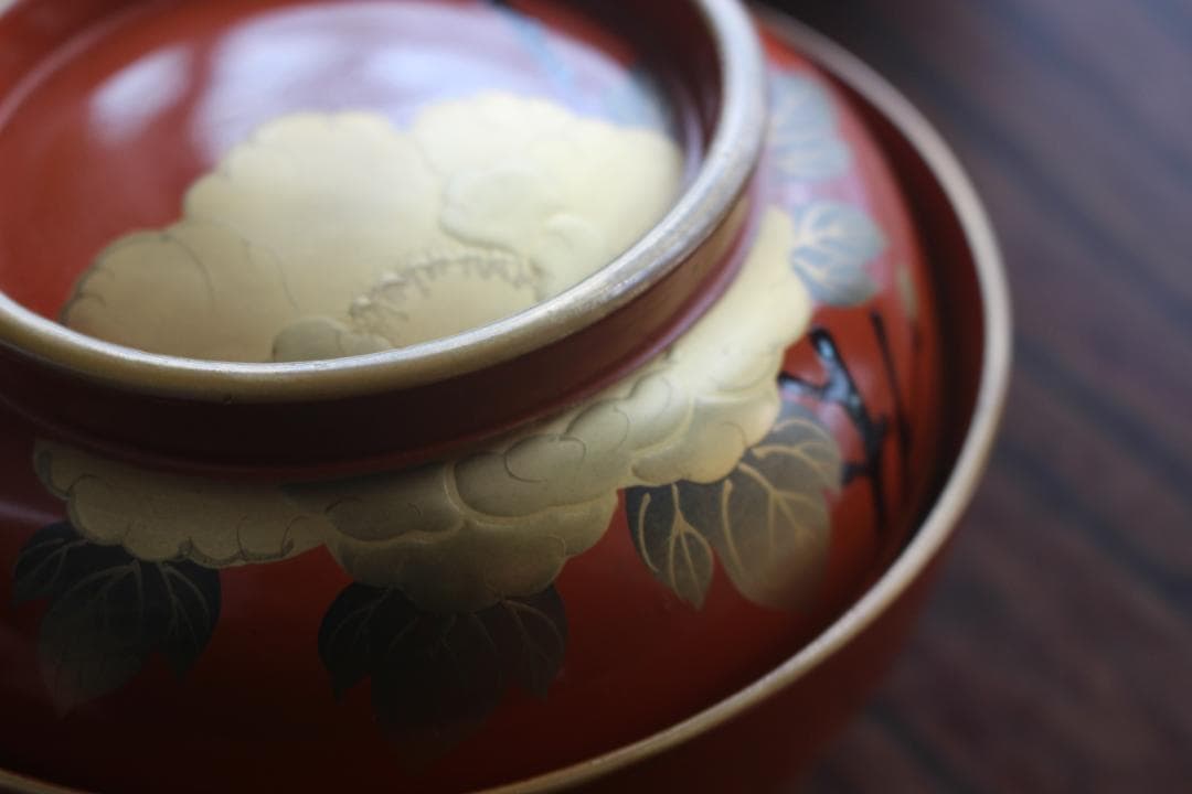 デッドストック！時代金縁朱漆に優美な牡丹蒔絵の映える煮物椀2点（検