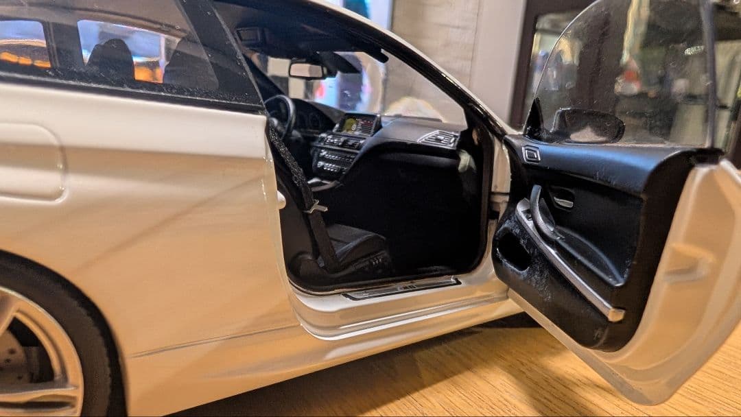 【美品】BMW M6 F13 ホワイト 1/18 モデルカー