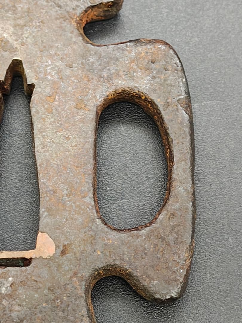 紀宗政作　八幡太郎鳩丸御太刀鍔写　鉄地変形子鍔　甲冑師鍔　武具　江戸時代後期