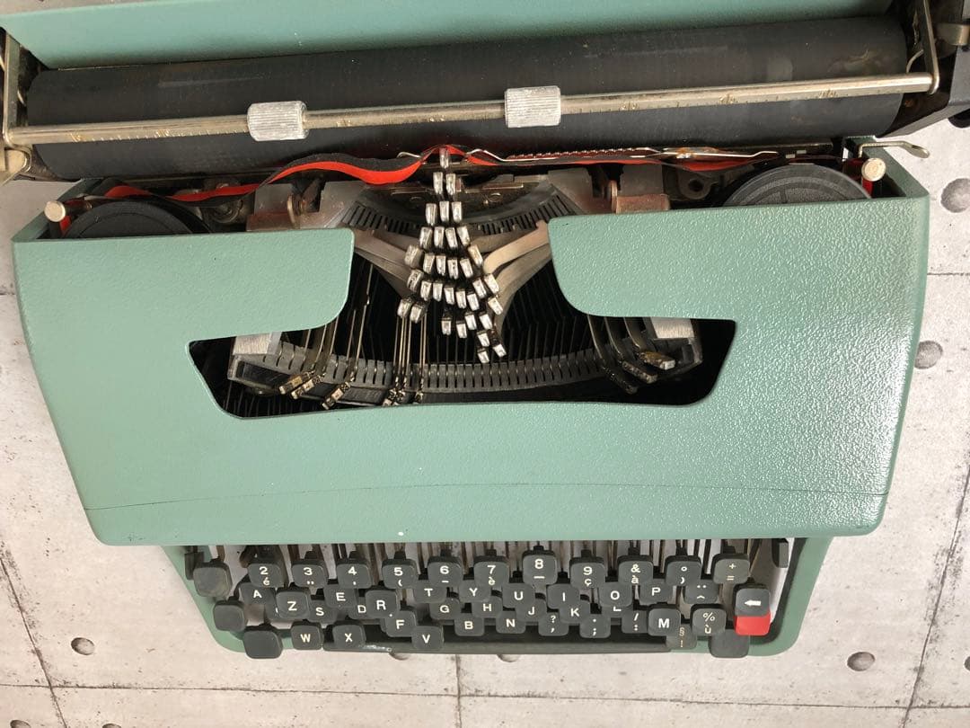 Olivetti タイプライター lettera 32 ジャンク品(L129)