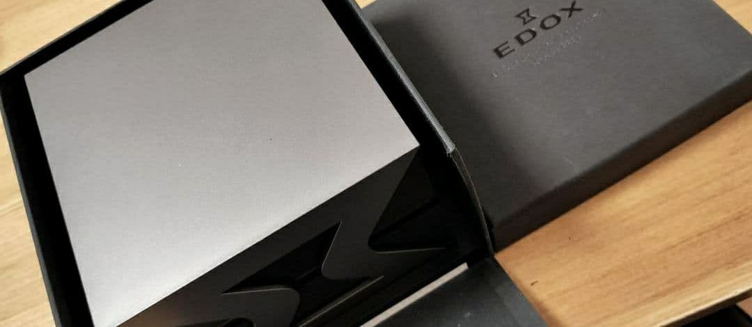 【週末限定値引き】EDOX クロノオフショア1 10周年限定モデル　ブラック