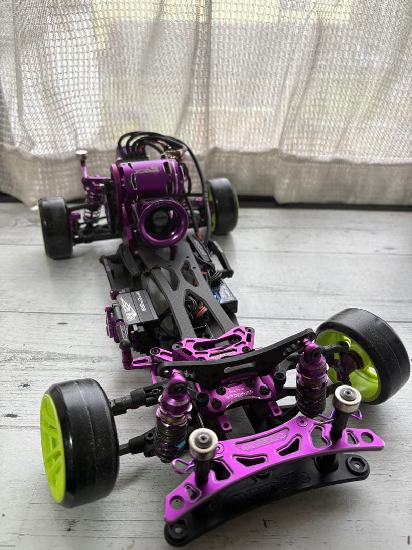 Vacula II RS シャーシキット ダンパー付きボディーはサービス