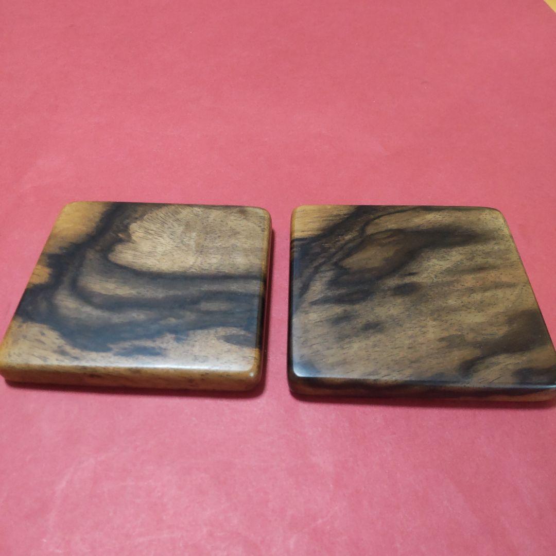 『にこ』の個性的な杢の黒柿の小物入れ&コースター2枚