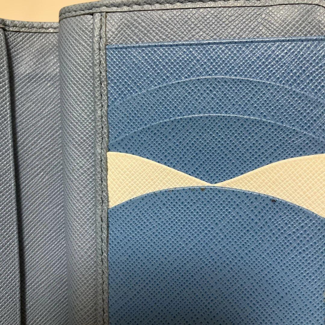 中古品・PRADA サフィアーノレザー 二つ折り財布 ブルー