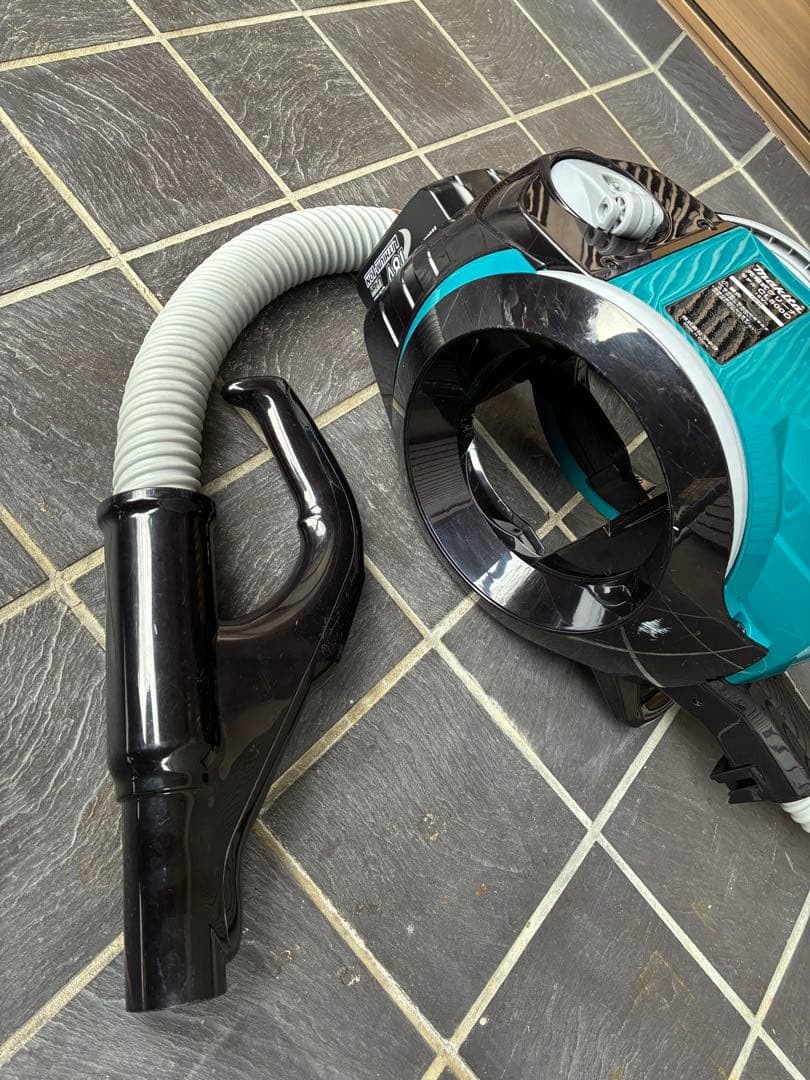 Makita 充電式サイクロンクリ ナ旧モデル希少レア美品 掃除機 バッテリ 無