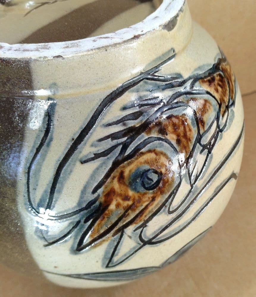 金城次郎 窓絵丸壷(海老魚紋）共箱 栞 人間国宝 壷屋焼 ※海外発送の