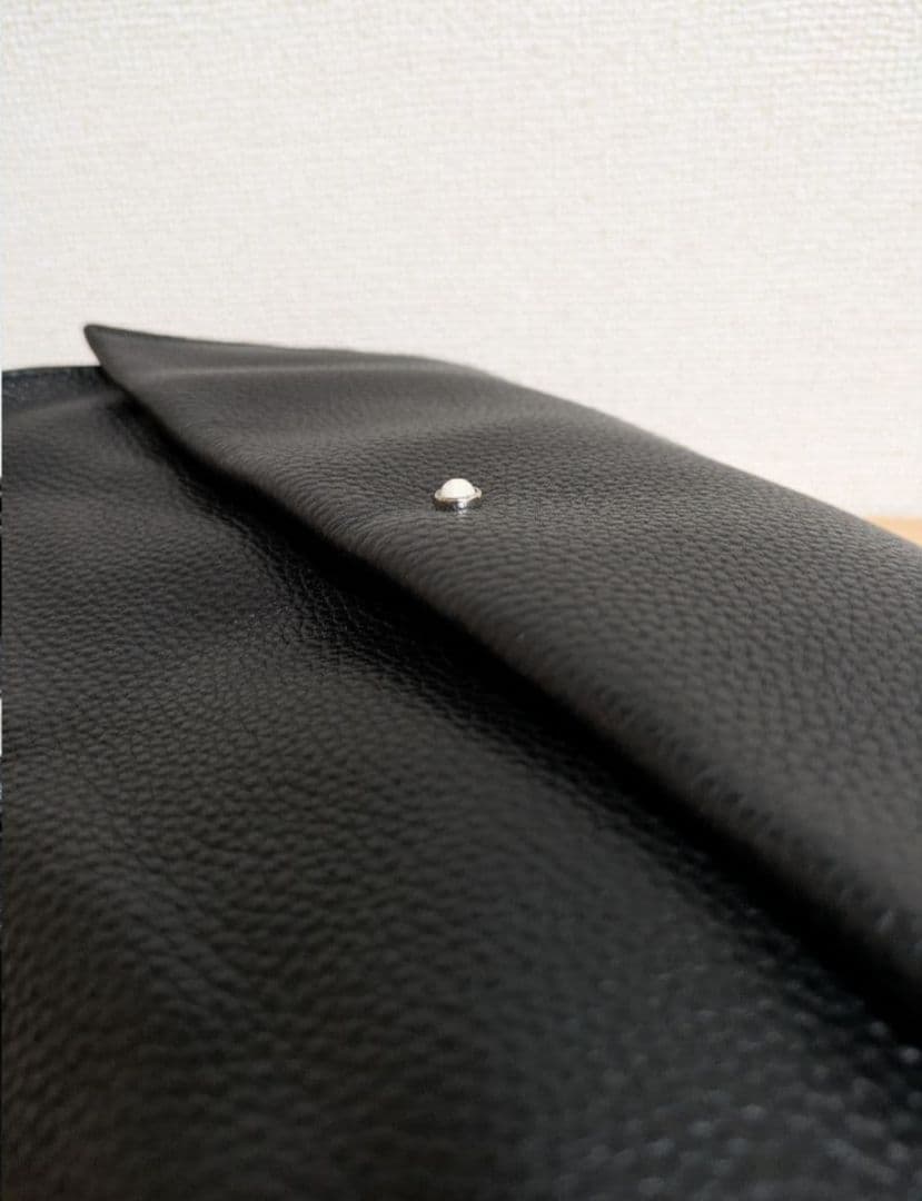 イアパピヨネ ワイドテープショルダーバッグ ブラック ストーン レザー