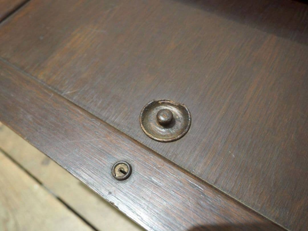 1136 アンティーク 格納扉の飾り棚 陳列台 キャビネット 古家具 レトロ