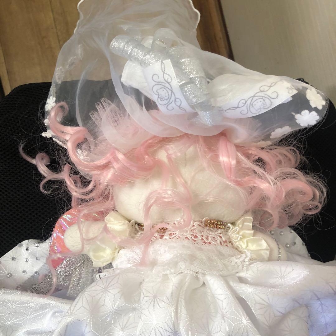 Hello Kitty ハローキティの美しいウェディングドレス