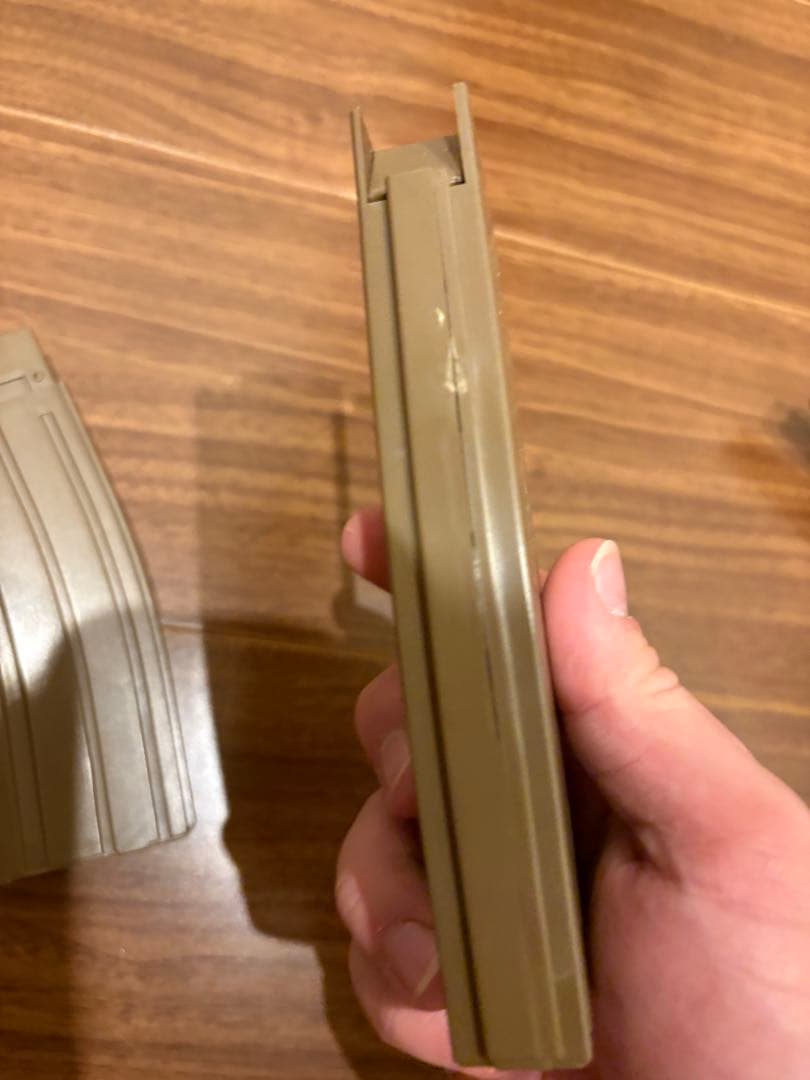 ボーイズ　スカーLタンカラ　グリップ&サイト&マガジン2つ　値下げ交渉可