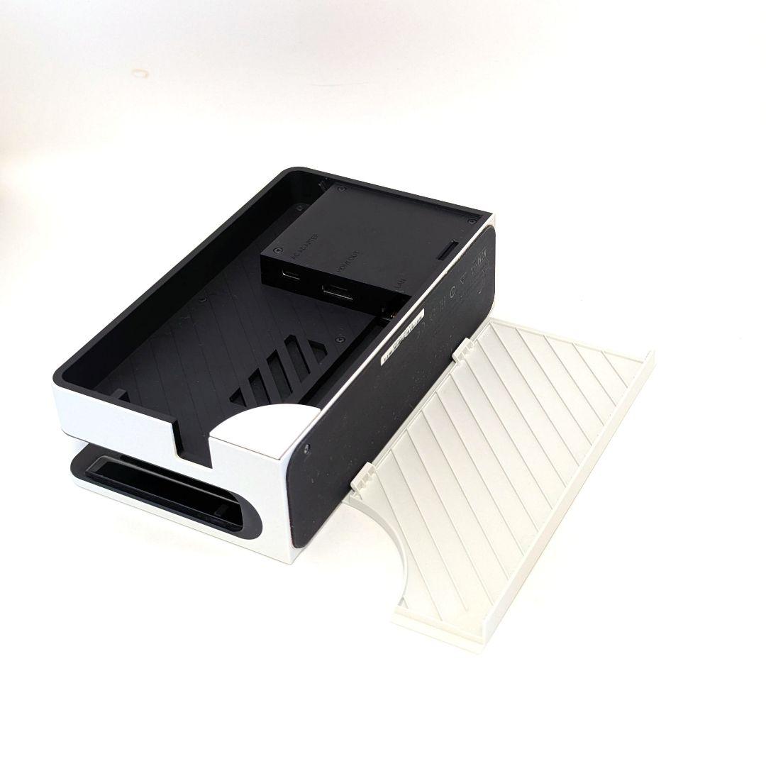 【非常に美品】ニンテンドースイッチ 本体 有機el 2024年製 保護フィルム付