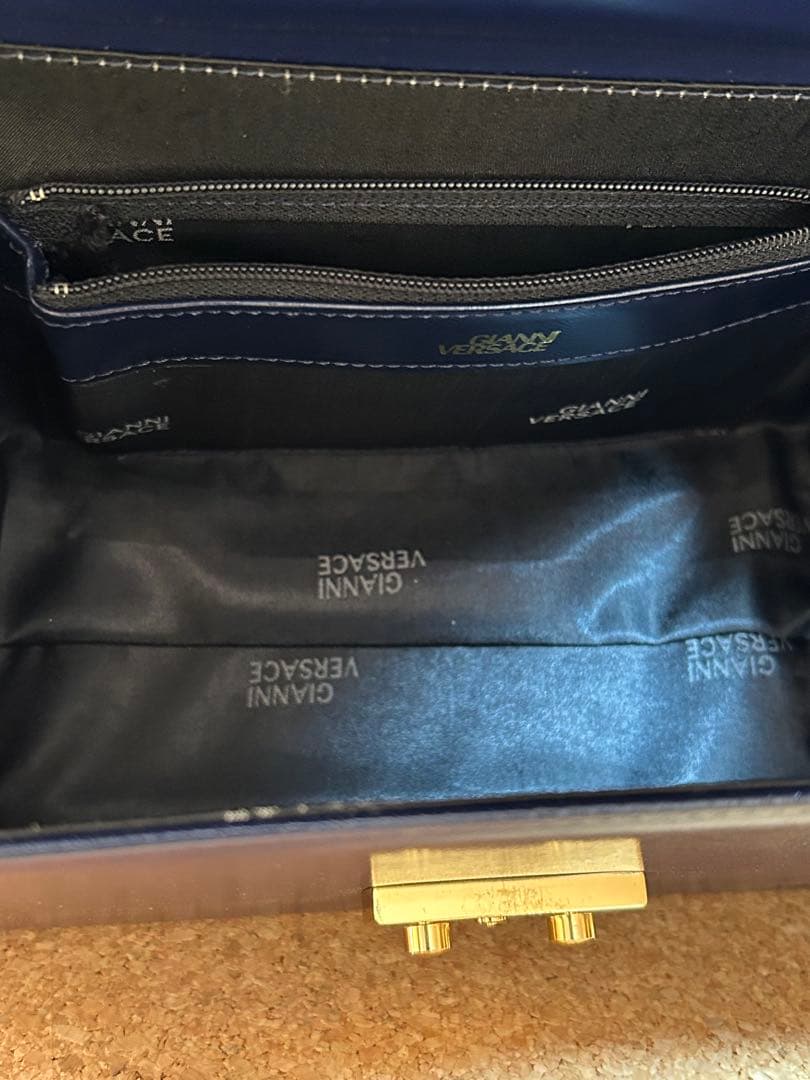 美品ヴェルサーチハンドバッグバニティバッグ　青　チャームつき