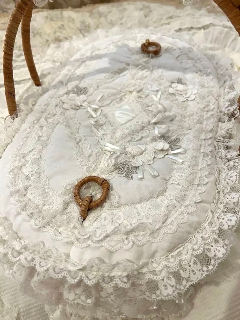 新品未使用】さえらヒスクローネかごホワイトレースバスケット