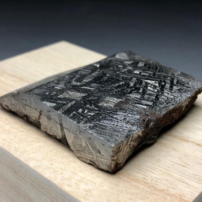 隕石 鉄隕石 アルタイ隕石 原皮付き ナチュラル 原石 重さ約131g