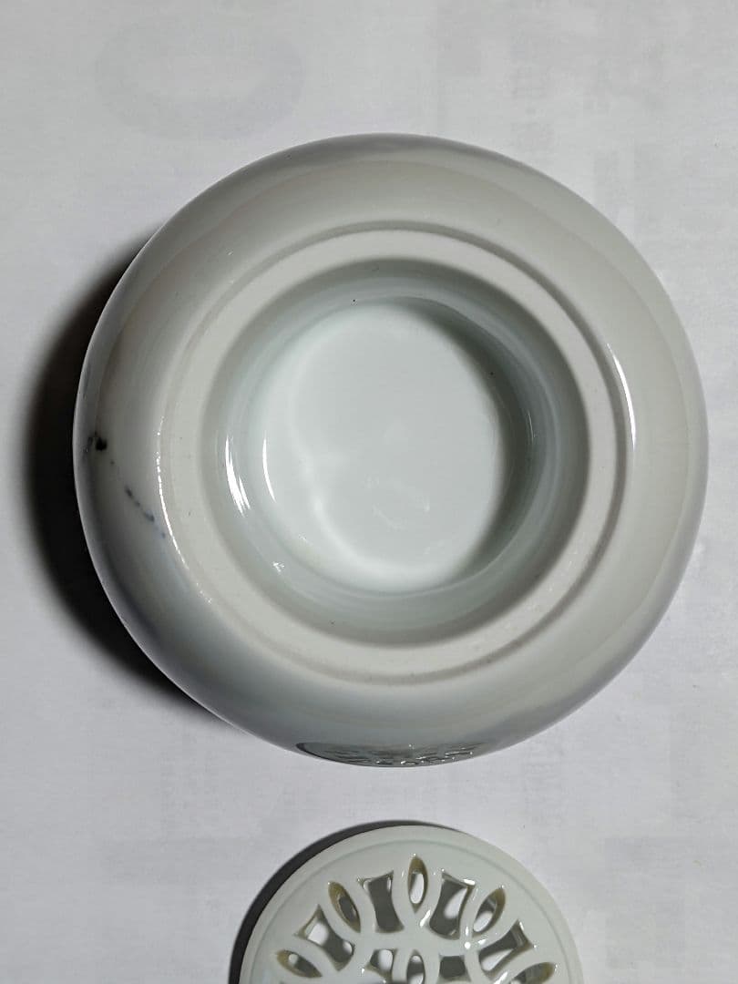 ♦鍋島焼 染付 雁に山水図 紋様 透し彫り 三足香炉 有田焼 香道具 骨董品