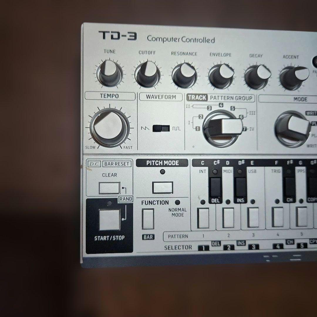 Roland MC-303❇️&❇️ BehringerTD-3 ❇️2点セット
