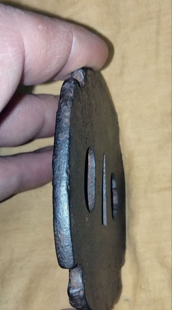 珍品　鉄鍔　鐔　(越後高田士松井貞寿　藝州海田於陳営　亀甲紋)幕末　刀工　箱付き