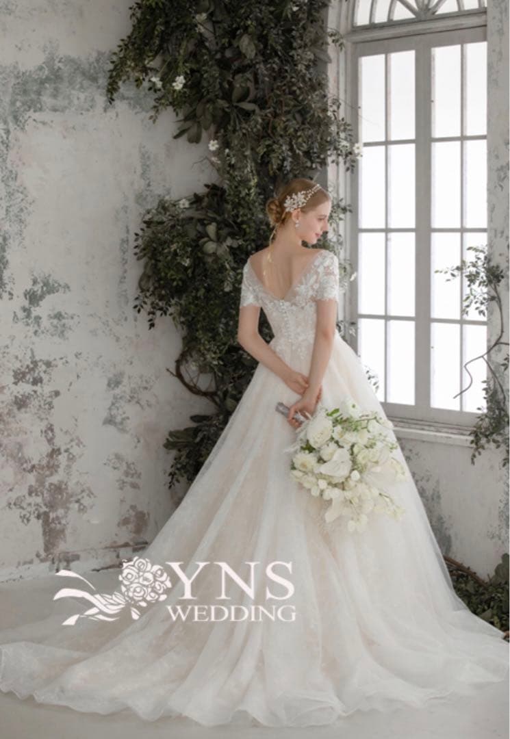 アイボリー レースウェディングドレス