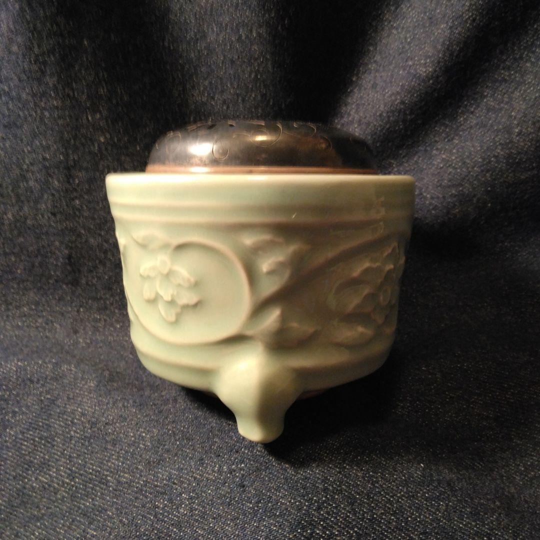 青磁焼　銀蓋　花模様の陶器香炉　骨董　お香 青磁焼 銀蓋 花模様の陶器香炉 骨董 お香