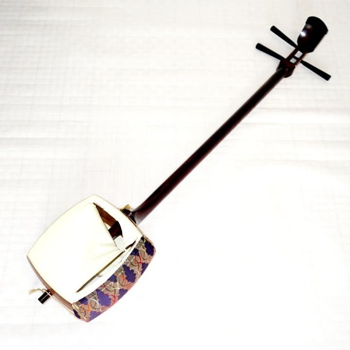 三味線 正寸 三ツ折 中棹 紫檀 丸打胴 弦なし 皮破れ