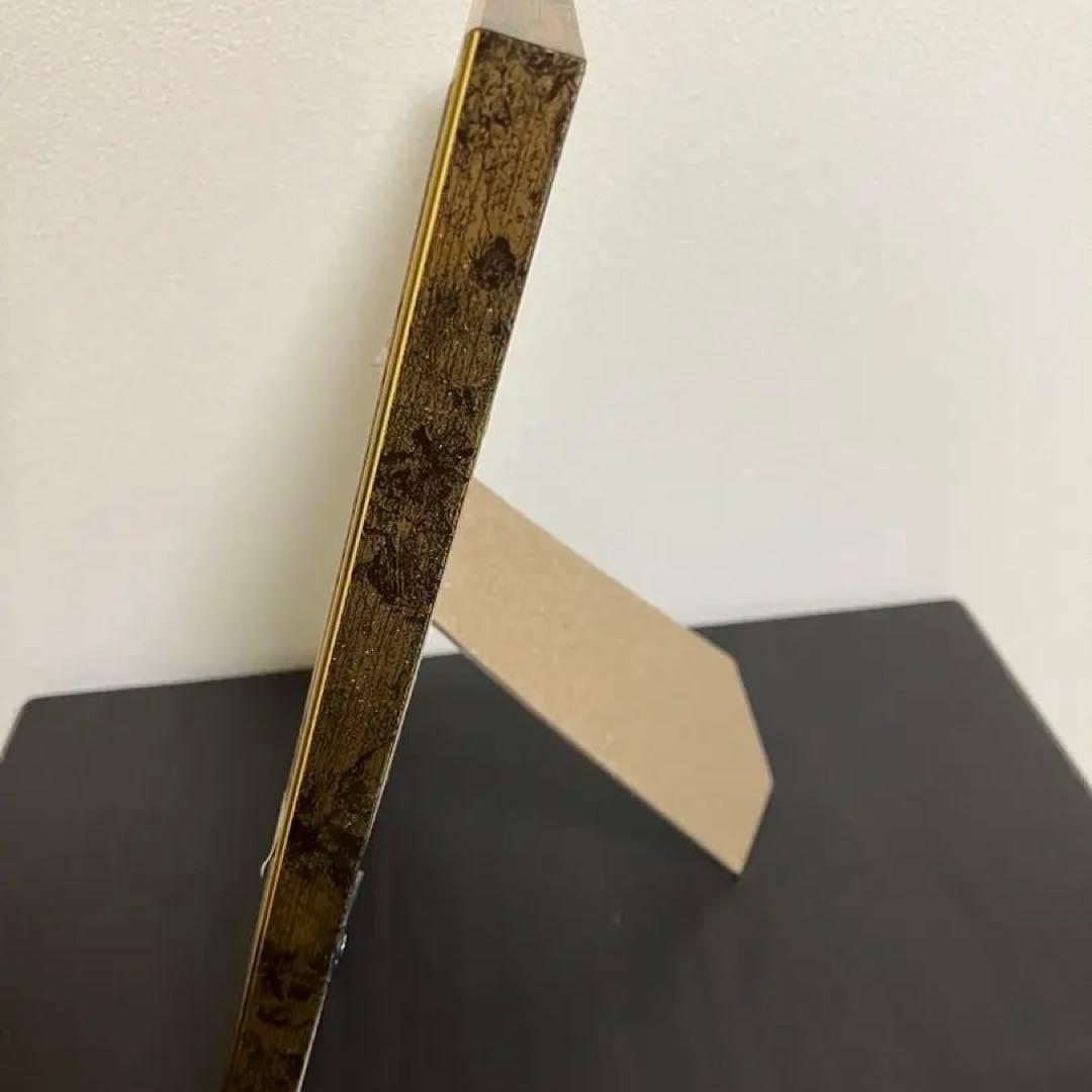 女優画16 額装品　額縁寸法32.7㎝×24.0㎝×1.5㎝　色鉛筆画　定款付