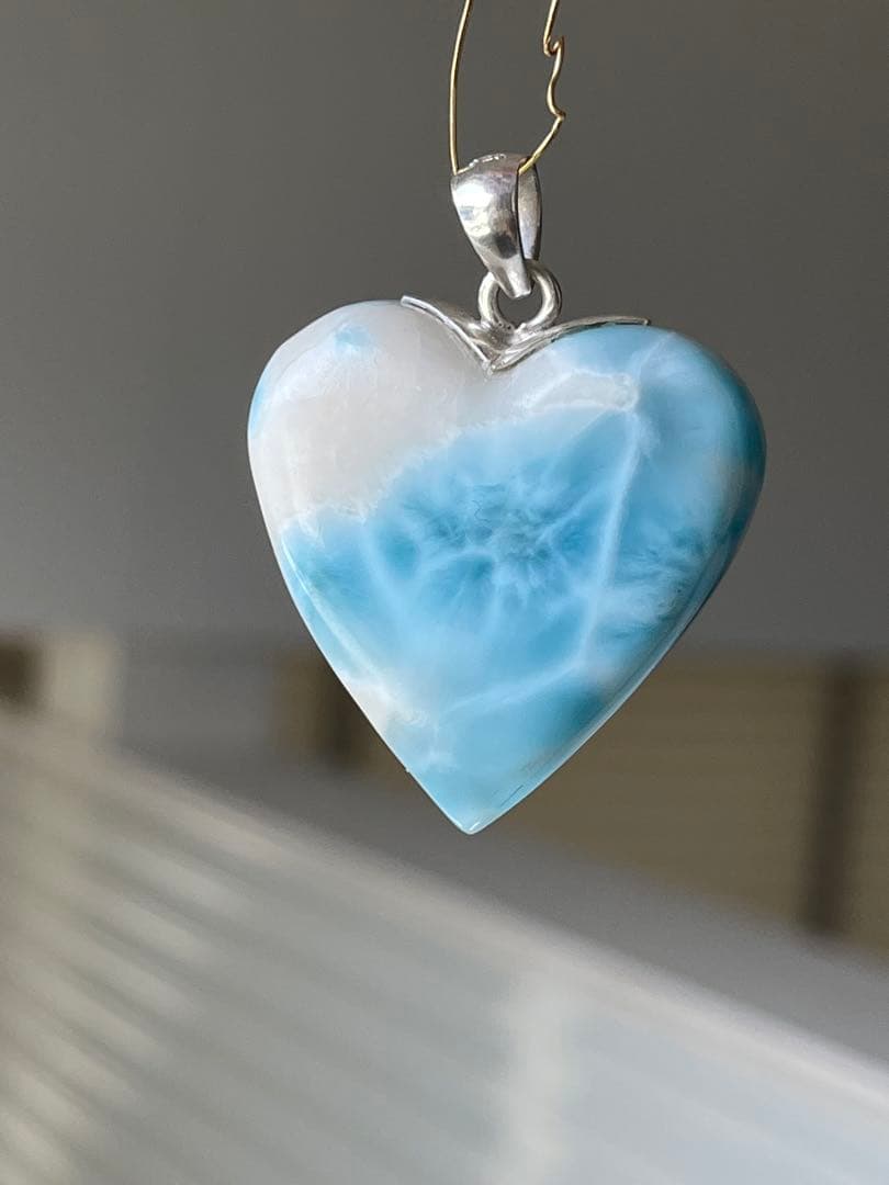 天然石☆高品質！ラリマーハート型ペンダントトップ☆ラリマーらしい