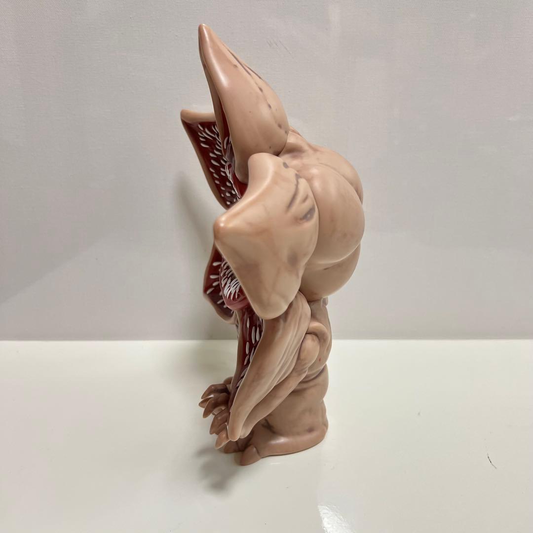 ストレンジャーシングス デモゴルゴン　ソフビ フィギュア　貯金箱