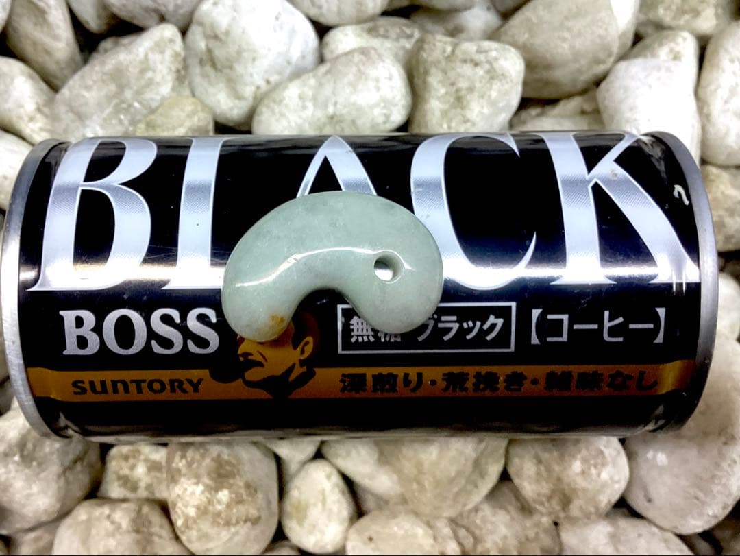 ✳紅色入り‼️ 繊細結晶の糸魚川翡翠勾玉 極上高品質の透過 本物