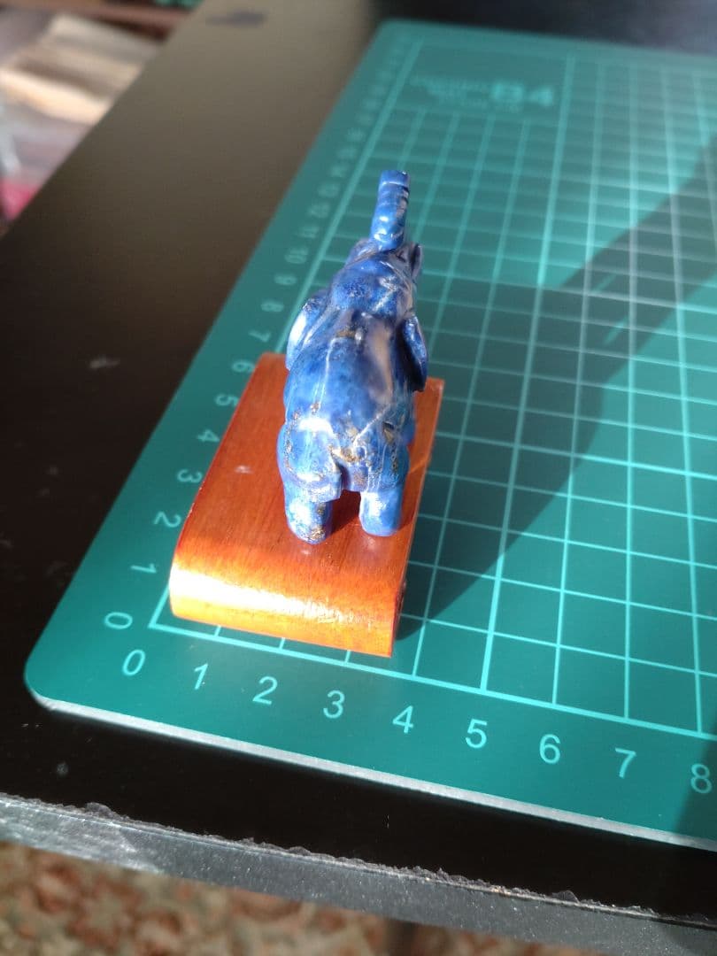 ラピス（瑠璃）の象の置物 - メルカリ