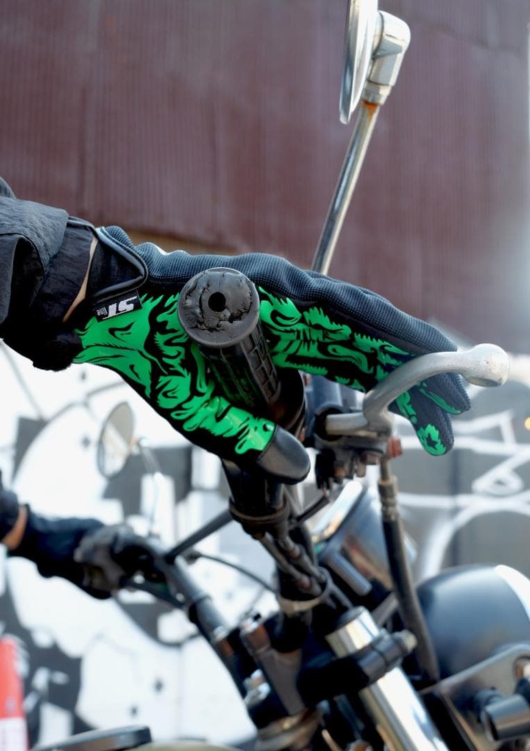 新品 サンタクルーズ x MxMxM スクリーミングハンドグローブ 黒緑