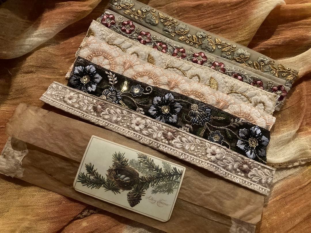 クリスマス　スペシャルBOX ジャンクジャーナル　エンボスペーパー　インド刺繍