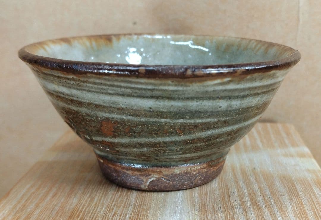 傑作【本物保証】金城次郎 壷屋焼ぐい呑(笑魚文ぐい呑）共箱 栞 人間国宝 美品